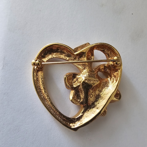 Avon Signed Open Goldtone HEART with Ribbon & Green Rhinestone Pin Brooch perido - Picture 6 of 7